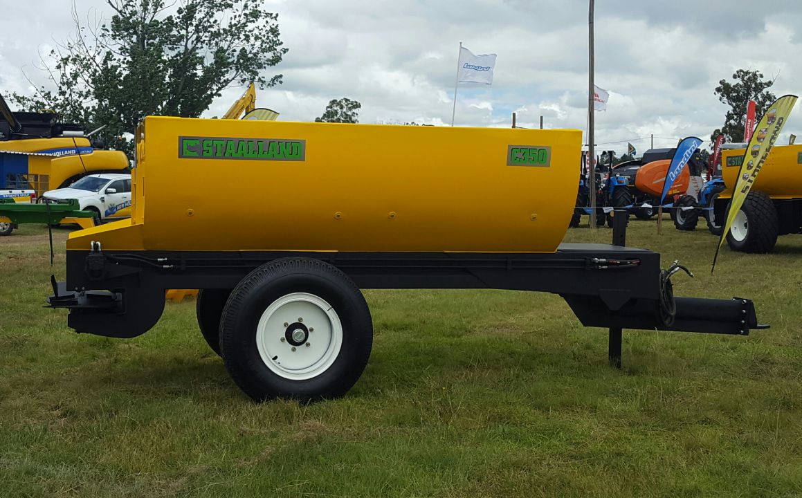 C350 LIME AND FERTILIZER SPREADER